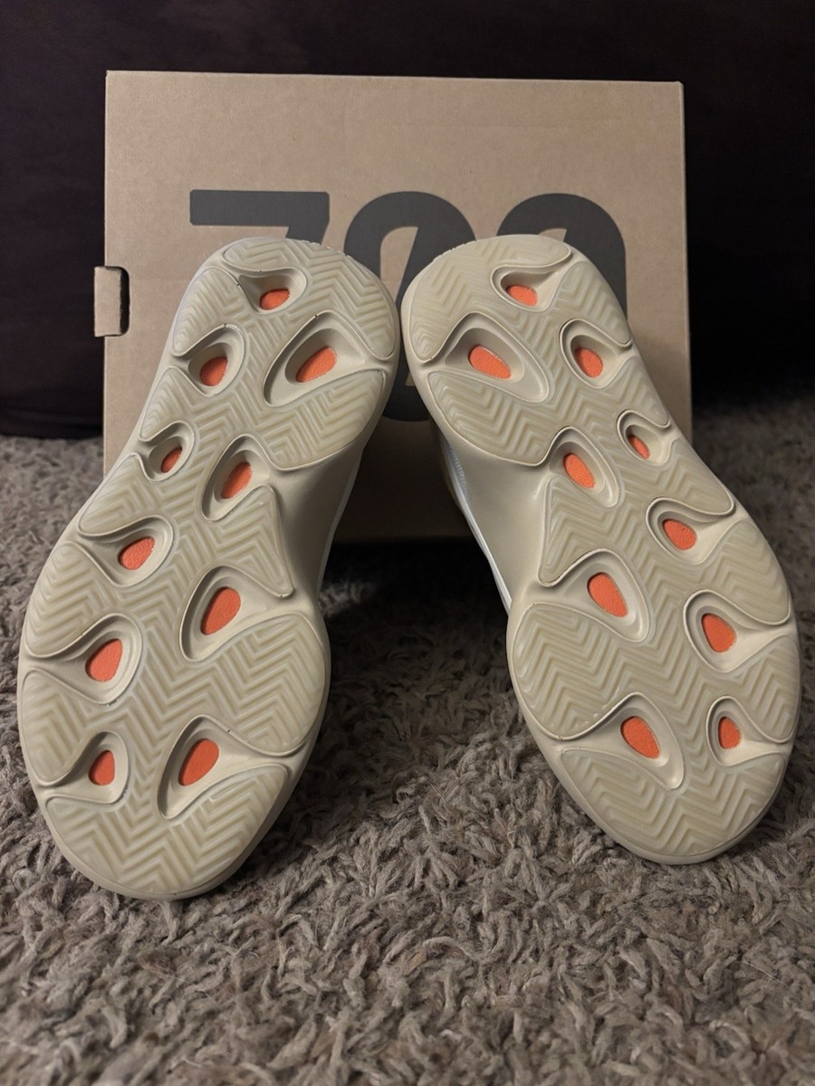 Adidas Yeezy 700 V3 Kids Safflower G54854 Size 13 Kids New with