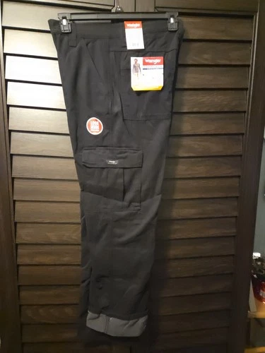 Wrangler Mens Fleece Lined Relaxed Fit Cargo Black Cotton Pants Size 30x32 NWT