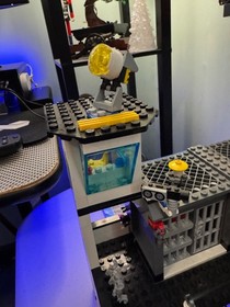 LEGO CITY  7744 Police Headquarters 100% Complete w/Minifigures & Manuals