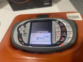 Nokia N-gage QD Handheld Game & Phone NTSC  sim Card  5 Games Tomb CIB Like New