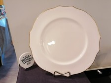 RICHARD GINORI 1735 , 9 sottopiatti in porcellana, forma "Duchessa", filo oro