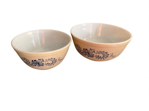 Vntg 1976 Pyrex Homestead Mixing Bowls Tan Speckled Blue Set Of 2 402 403