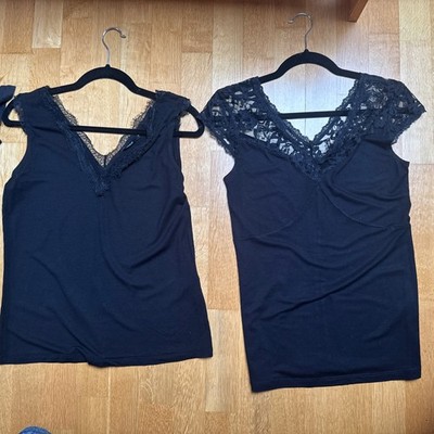 Naf Naf Top Shirt Bluse Gr. S Schwarz mit Spitze und Rüschen