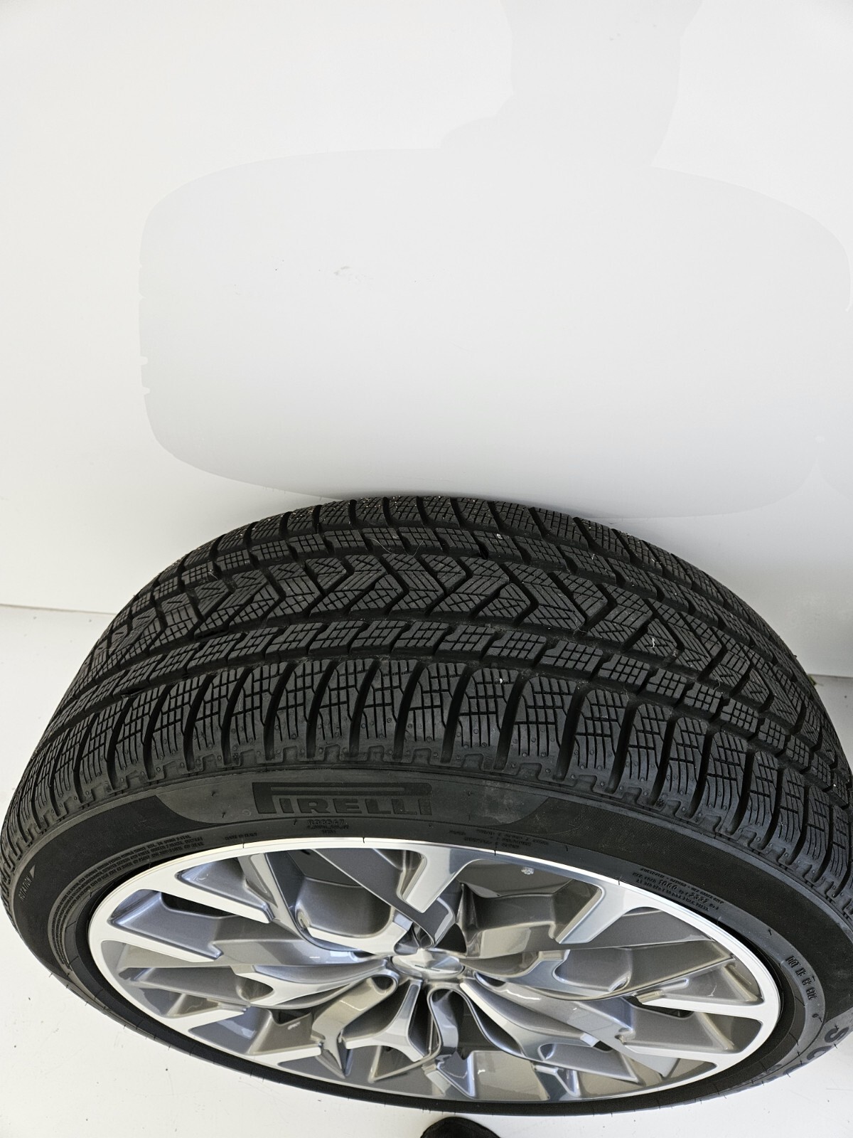 Aston Martin DBX 707 4x 22 Inch wheels and Pirelli Winter Tyres - Image 4