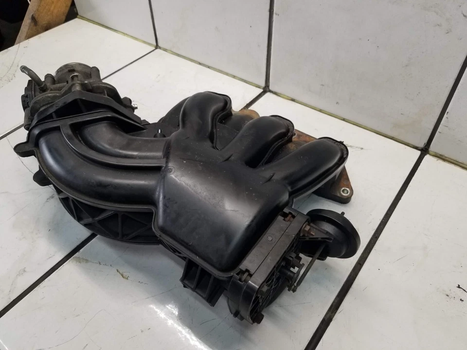 2006 LEXUS ES330 INTAKE MANIFOLD W/ THROTTLE BODY - Image 2 of 4