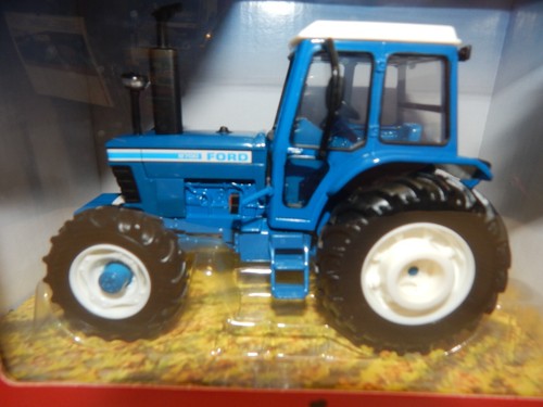 BRITAINS FORD 8700 4WD TRACTOR 43409 BNIB 1:32 - Picture 2 of 4