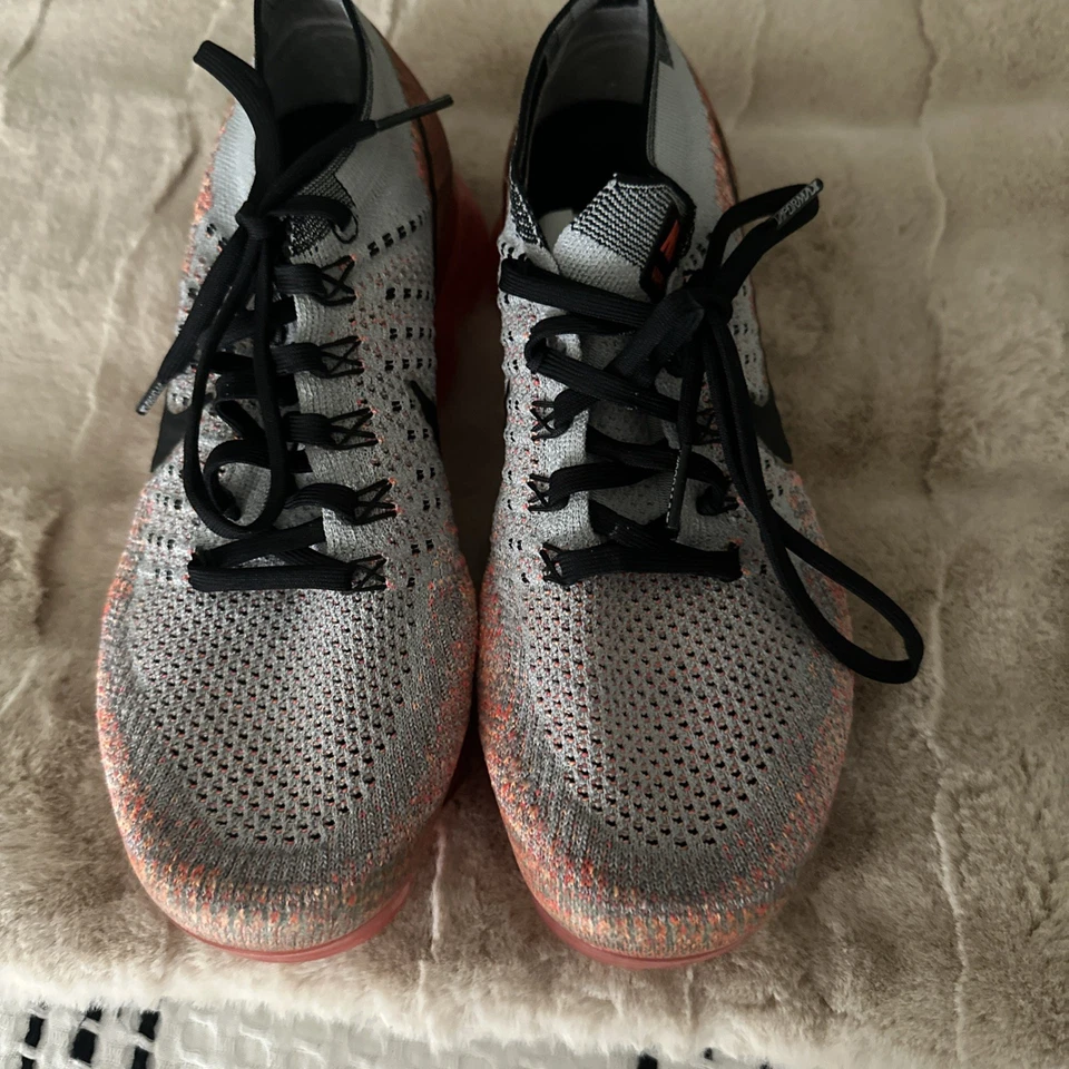 Woman's Nike Air Vapormax Flynit Shoes Wolf Grey Black Bright Crimson Sz 7.5 - Image 4 of 4