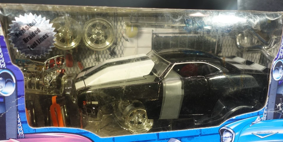 Muscle Machines Build It Model Kit 1969 Chevy Camaro 1/24 - Image 3 of 3