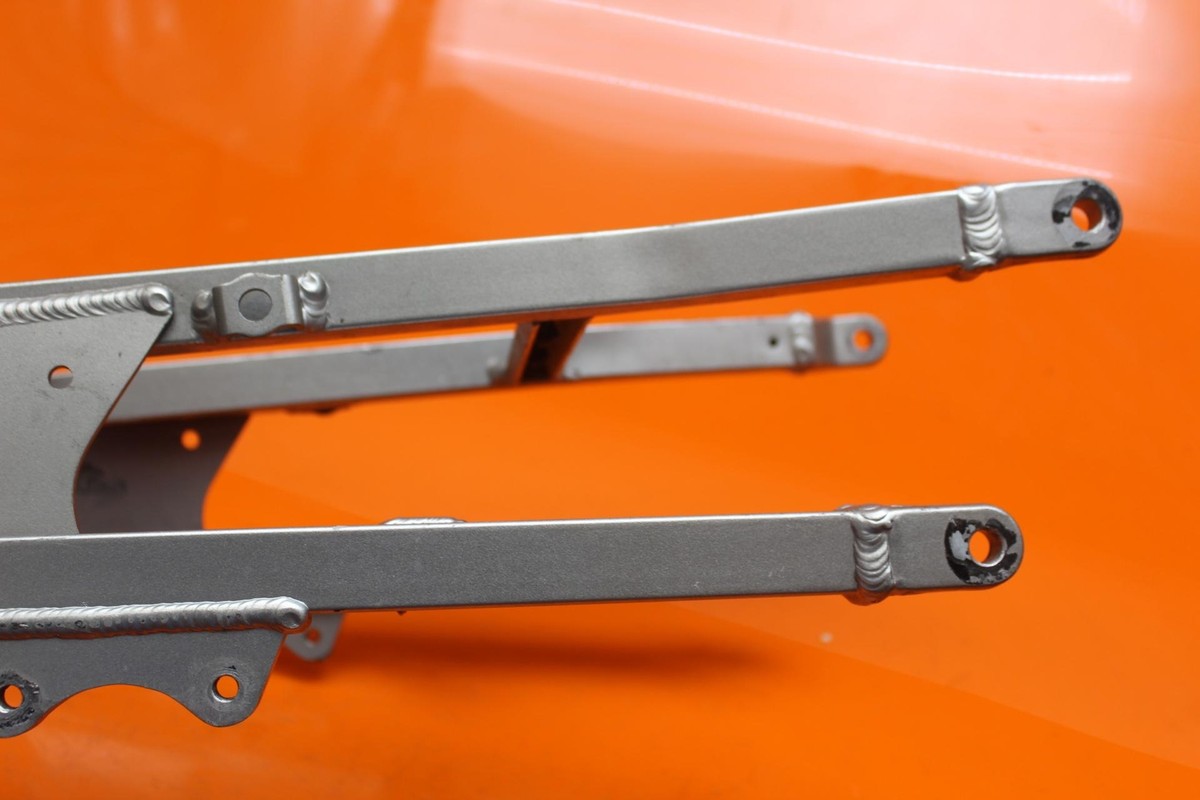 02-03 KAWASAKI NINJA ZX9R OEM STRAIGHT REAR SUBFRAME BACK 02-03 KAWASAKI NINJA ZX9R OEM STRAIGHT REAR SUBFRAME BACK