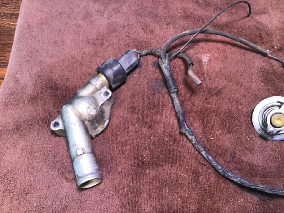 Honda Goldwing GL1000 GL1000 1978 termostato bomba de agua cubierta carcasa térmica Foto 3 de 4