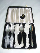 Vintage 1940s Viners Sheffield England Set of 6 Silverplate Spoons Leather Case