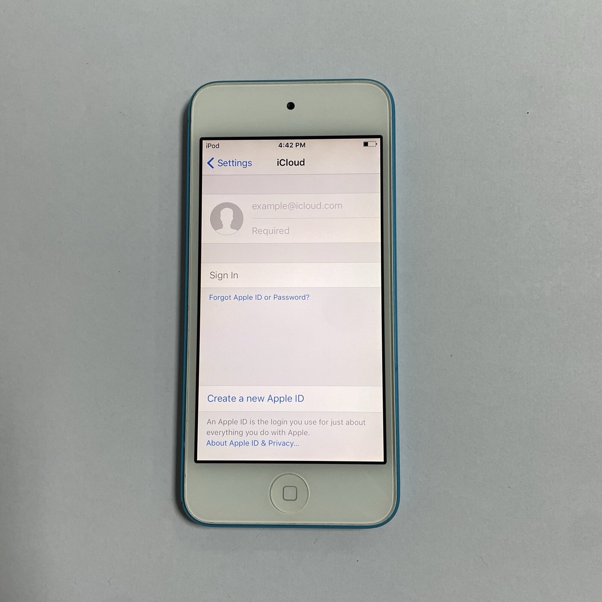 Apple iPod Touch 5th Generation 32 GB Gigabyte Blue MD717BT