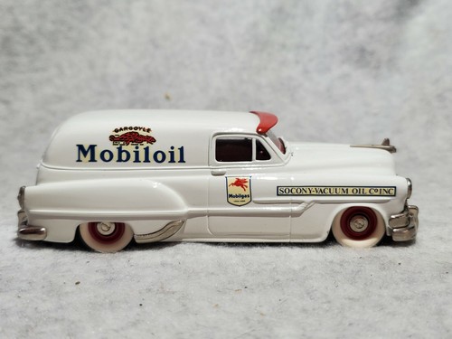 Vends Pontiac Sedan Delivery GULF 1953 Brooklin models TBE