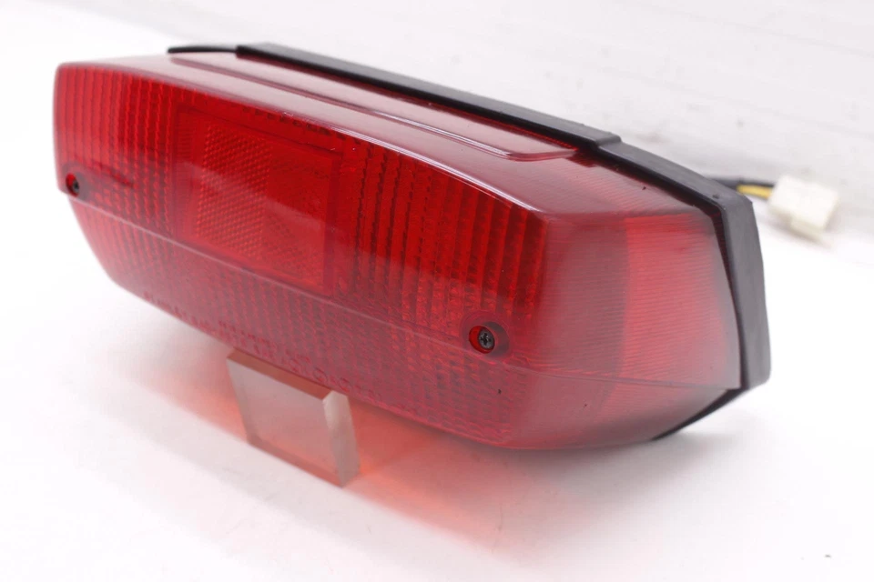 84 YAMAHA VENTURE ROYALE XVZ1200D OEM LANTERNA TRASEIRA LUZ DE FREIO TRASEIRA R9.BX40 - Imagem 2 de 4