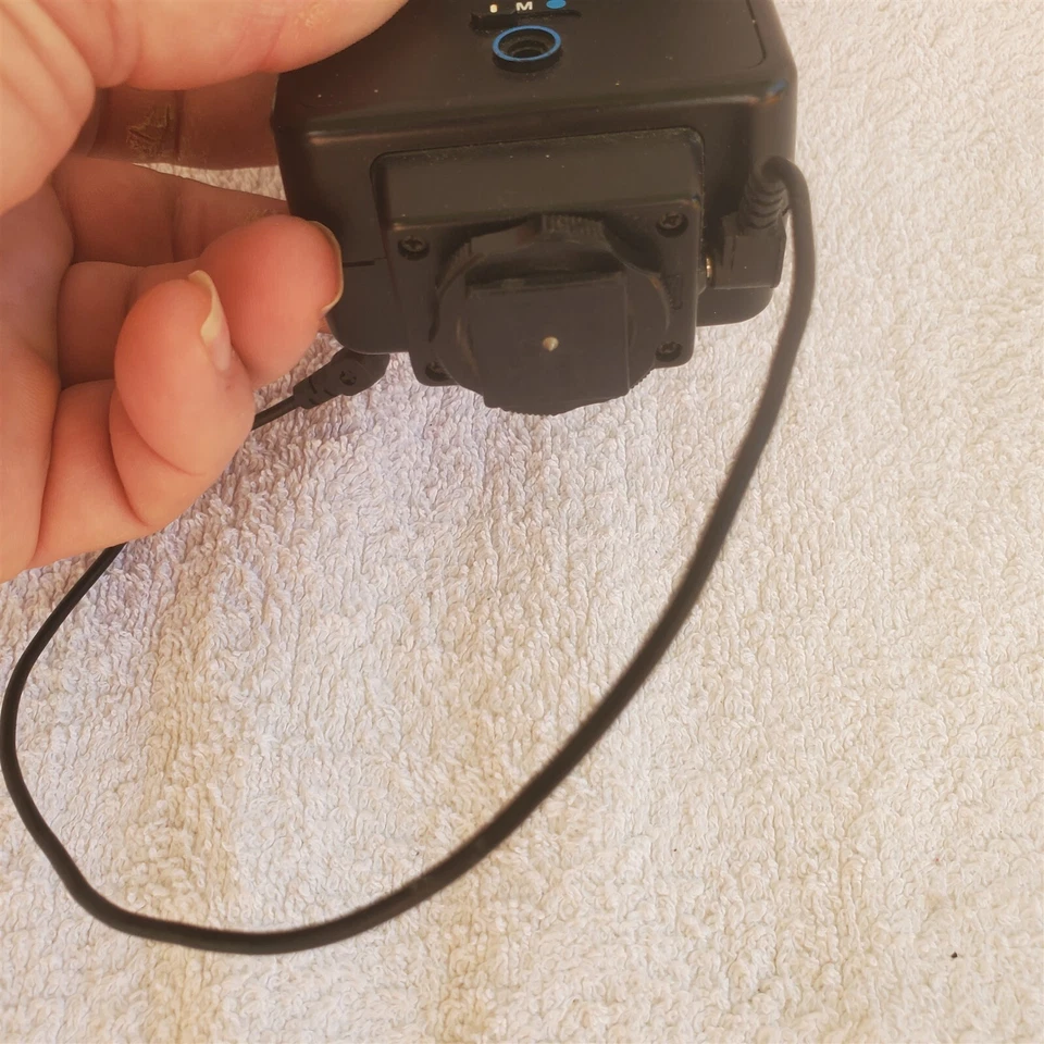 Vivitar Auto Thyristor SMS 30 Shoe Mount Flash AND CABLE EUC - Image 4 of 4