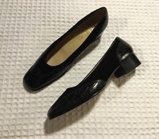 Salvatore FERRAGAMO 9.5 AA Black Suede Croc Leather Low Heel Spectator Pumps