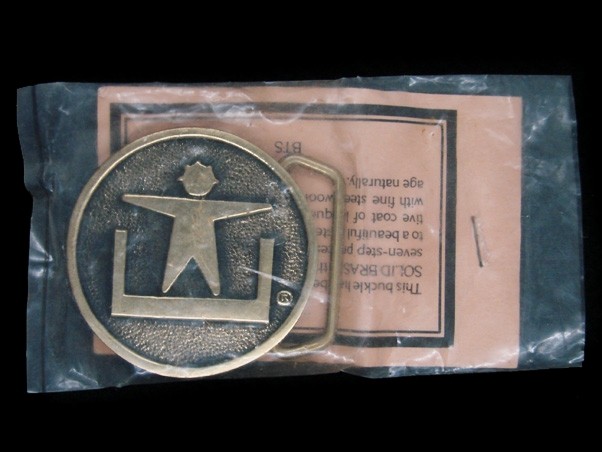 TI03152 *NOS* VINTAGE 1970s **UNKNOWN LOGO** SOLID BRASS BARON BELT BUCKLE