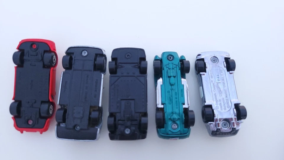 Lote de 5 autos deportivos diecast - Hot Wheels Ferrari, Maisto Porsche 1989 Foto 4 de 4