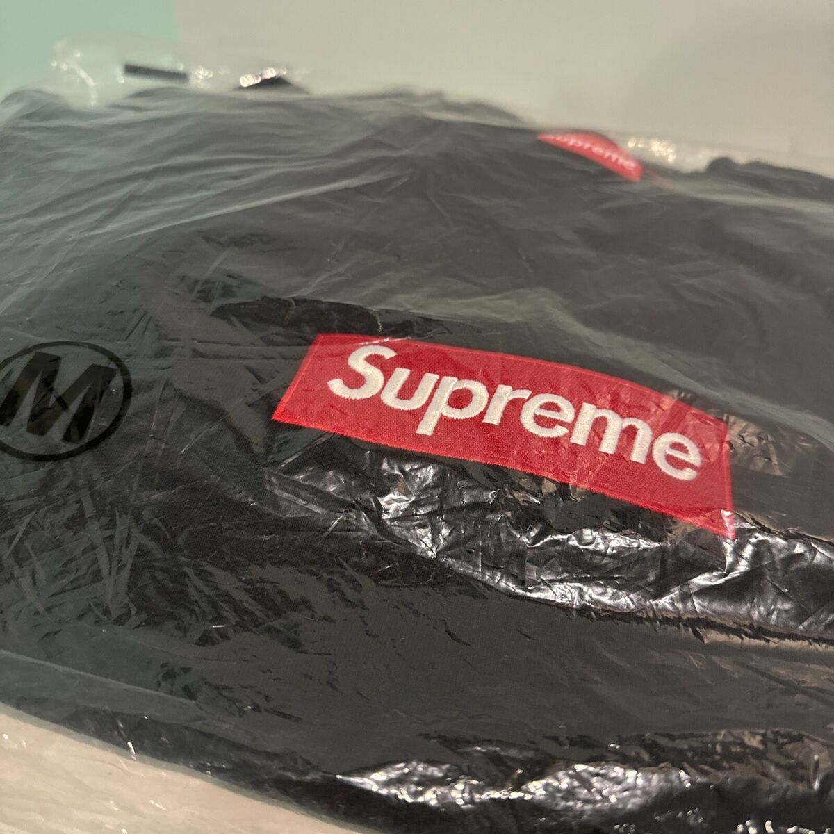 NEW Supreme Box Logo BOGO Crewneck Sweatshirt (FW22) Black NEW Supreme Box Logo BOGO Crewneck Sweatshirt (FW22) Black
