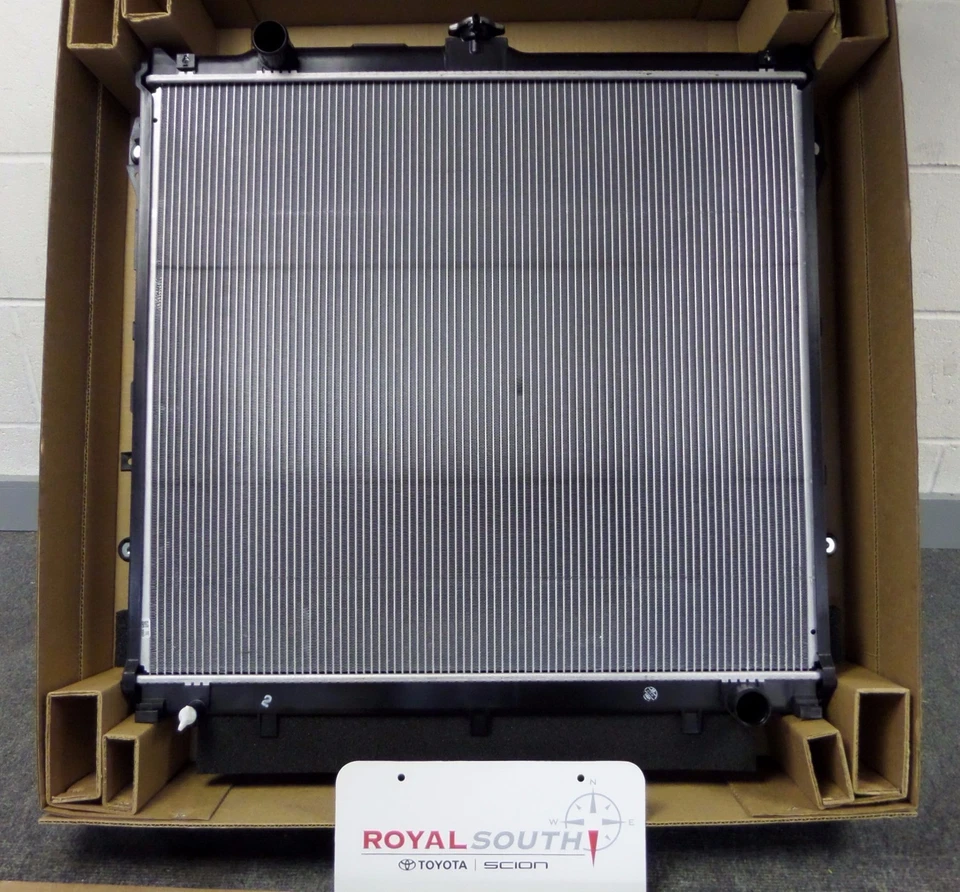 Toyota Tundra Sequoia 07-13 4.6L 5.7L V8 Radiator & Cap Genuine OE OEM - Image 2 of 2