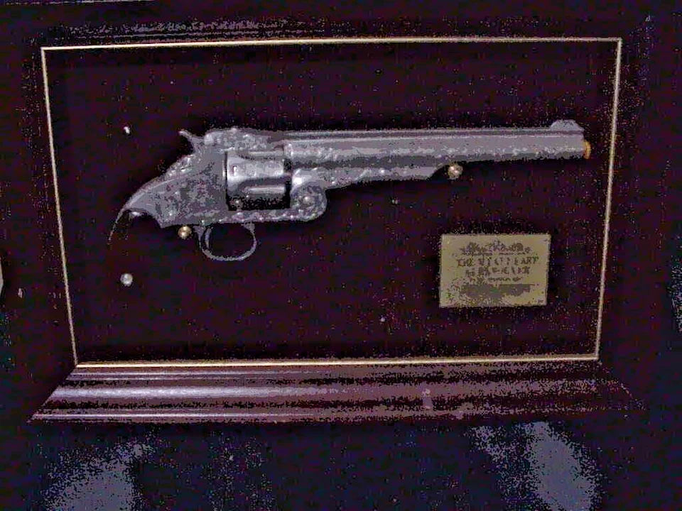 Revólver Wyatt Earp Franklin Como Nuevo Conmemorativo Colt .44 Original con Exhibición Foto 4 de 4
