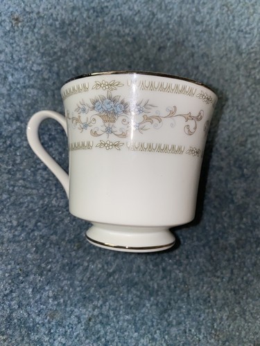 Vintage porcelain China “Diane” Japan dinner set 40 pieces - Picture 6 of 24