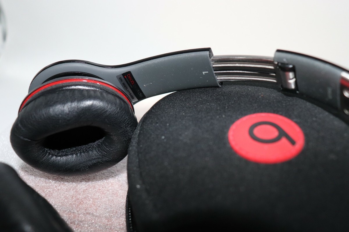 Beats By Dr. Dre Solo HD Monster Black/Red 2 Cords and Soft Case