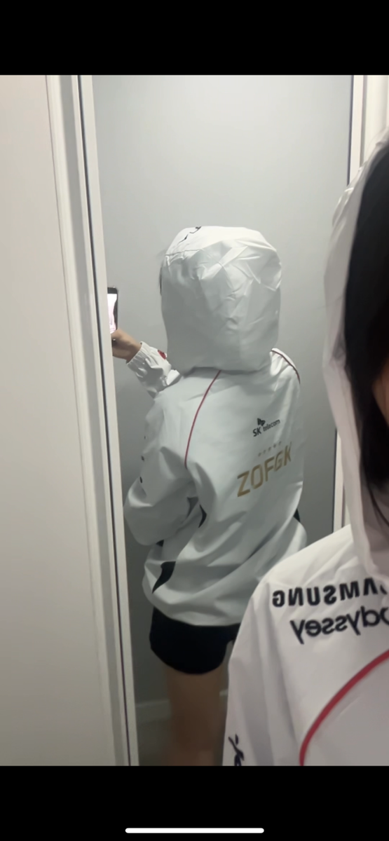 NEW - T1 2024 Uniform World Champions Jacket White Marking ZOFGK 5