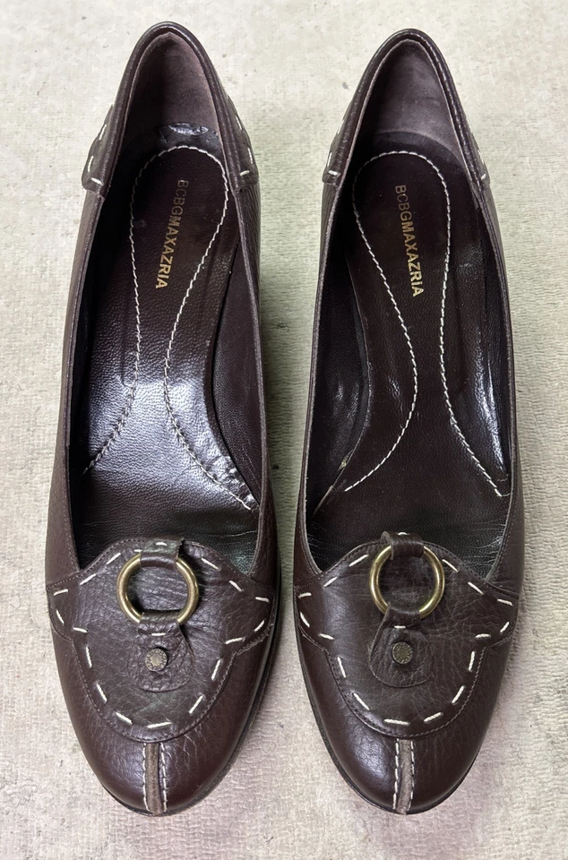 BCBG Maxazria Brown Leather Shoes 8 1/2 B (38 1/2) Kitten Heel Pumps - Image 3 of 4