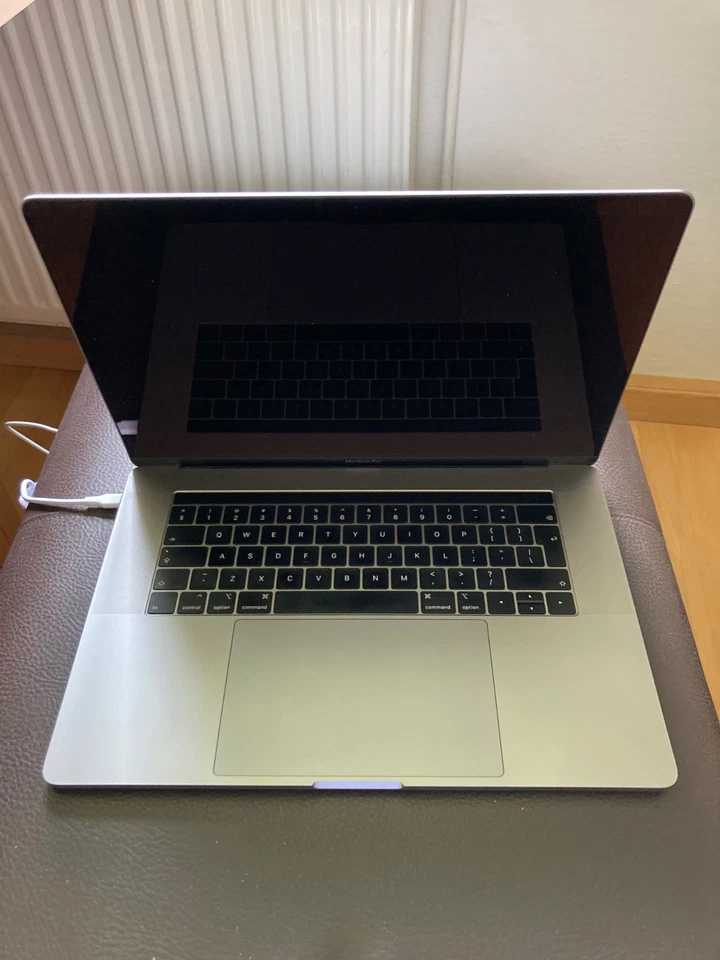 2019 Apple MacBook Pro 15 " + Intel i7  2,6 GHZ + 32 GB RAM + 1 TB SSD + QUERTY - Bild 2 von 4