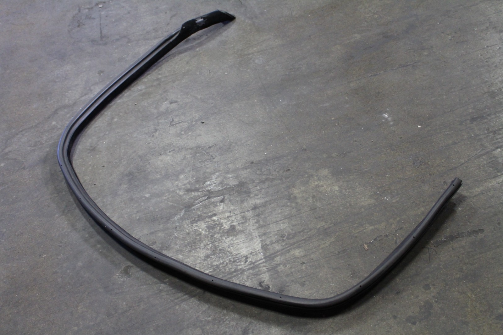Ferrari 360 RIGHT Weatherstrip P/N 66328200