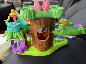 Hatchimals Hatchery Nursery Playset by Spin Master Picture Show What&rsquo;s Included