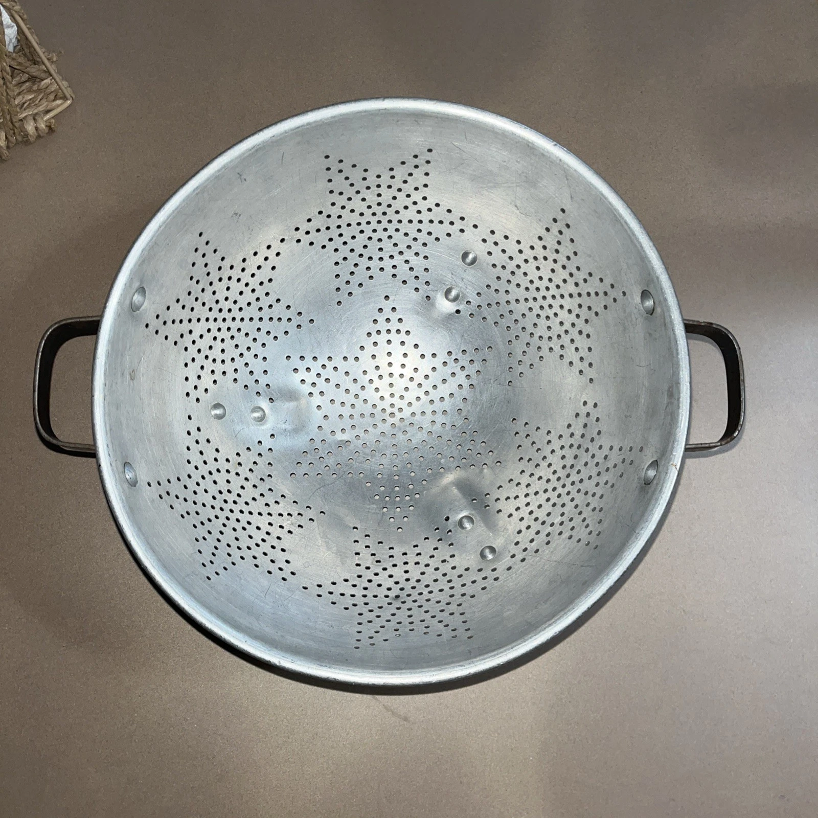 Vintage 7 Star Aluminum Colander Strainer 11” 3 Footed Grannycore Farmhouse