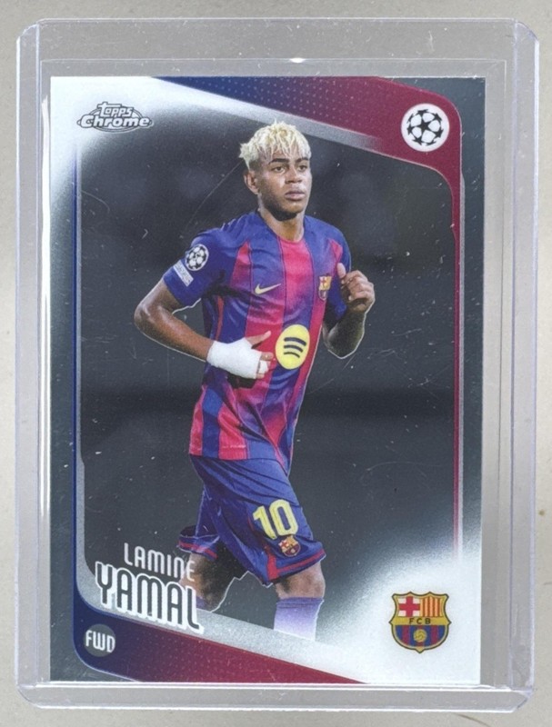 Lamine Yamal 2025 Topps Chrome UEFA #10 (A1)