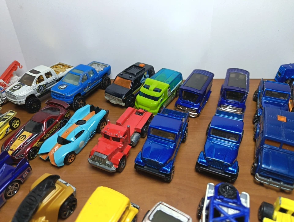 LOTTO 36 HOT WHEELS JEEP CAMION PICKUP POMPIERI VARIE SERIE IDEALI PER MERCATINO - Immagine 4 di 4