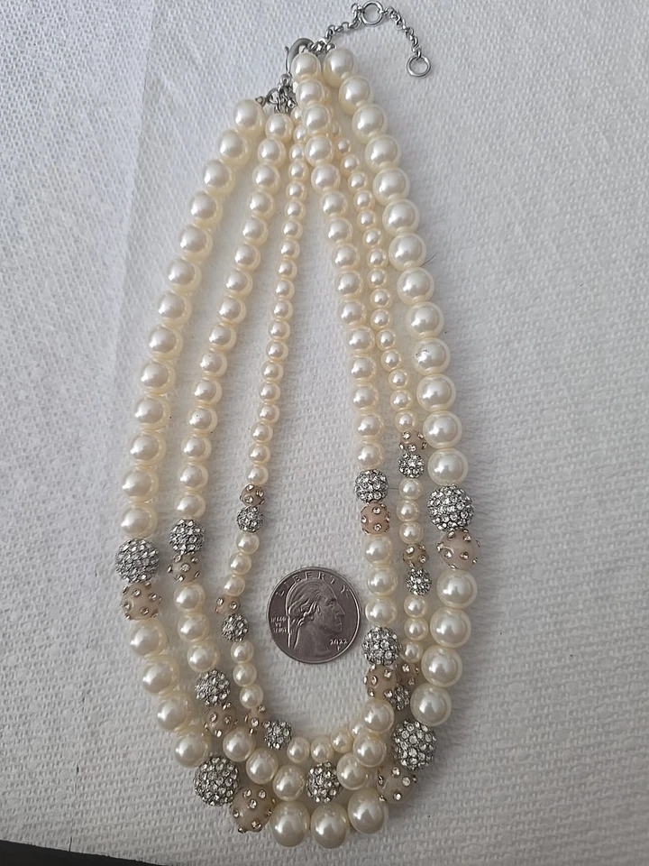 Juego de collar y pendientes Ann Taylor de perlas de imitación y diamantes de imitación Foto 2 de 4