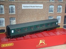 Hornby OO gauge R4390 SR Maunsell Corridor 1st Class Coach 7211 Weathered