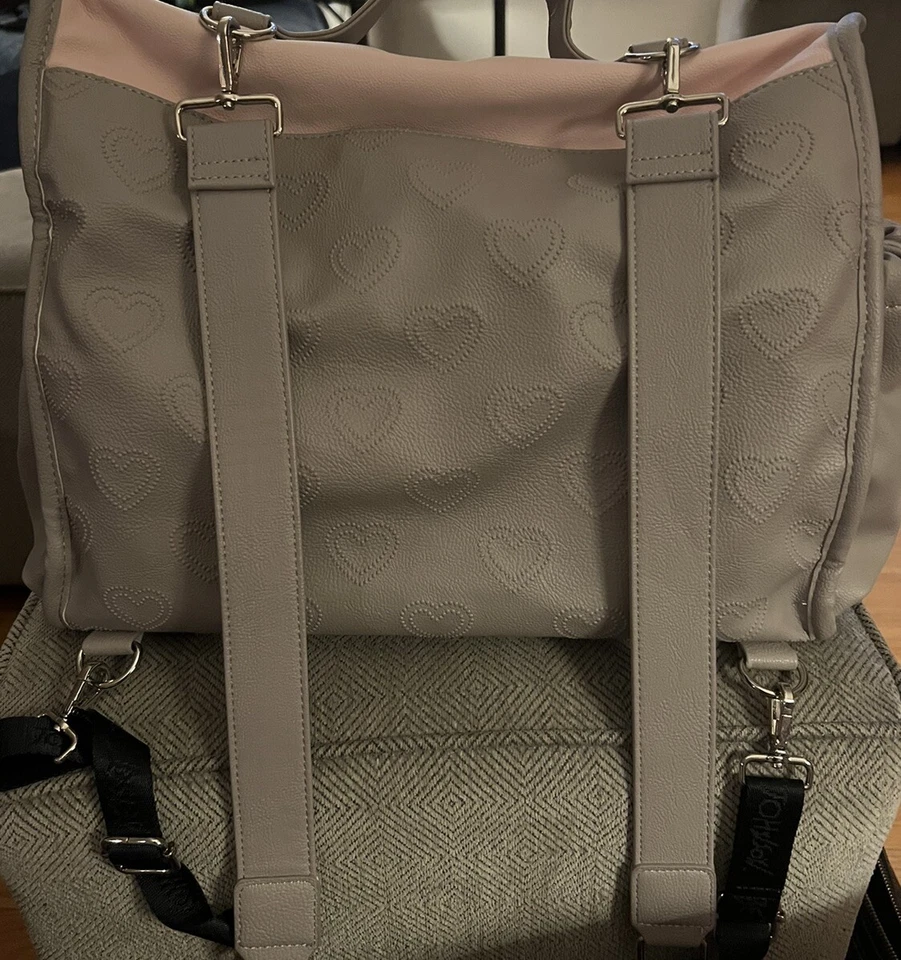 Сумка для подгузников большая Betsey Johnson New York розовая серая костяная - Изображение 2 из 4