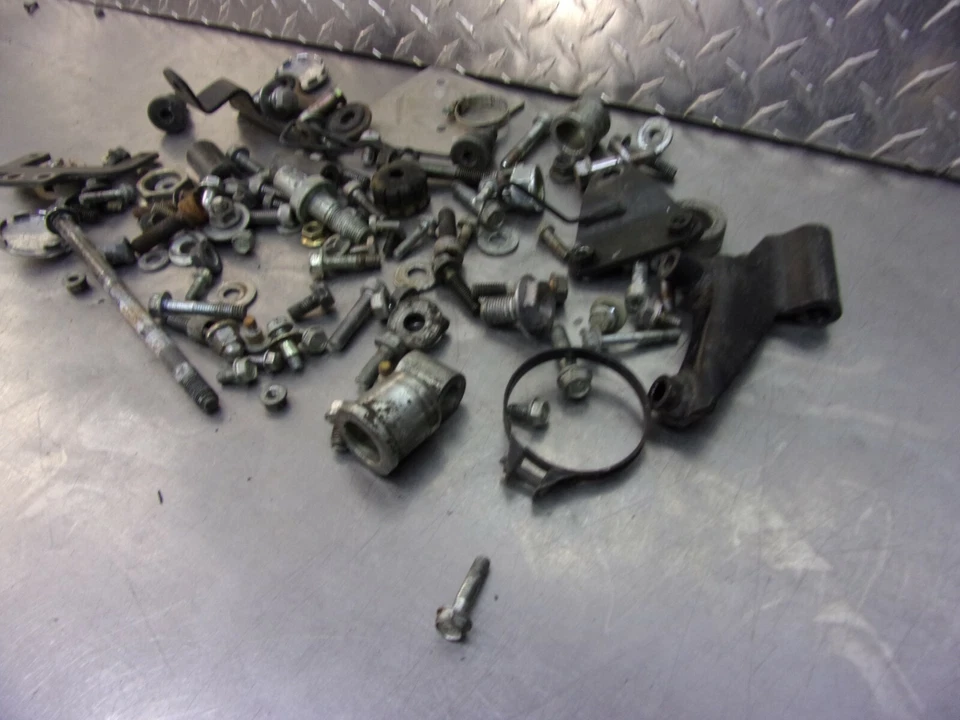 685 A HONDA SHADOW ACE 750 1998 OEM HARDWARE PERNOS TUERCAS TORNILLOS Foto 3 de 4