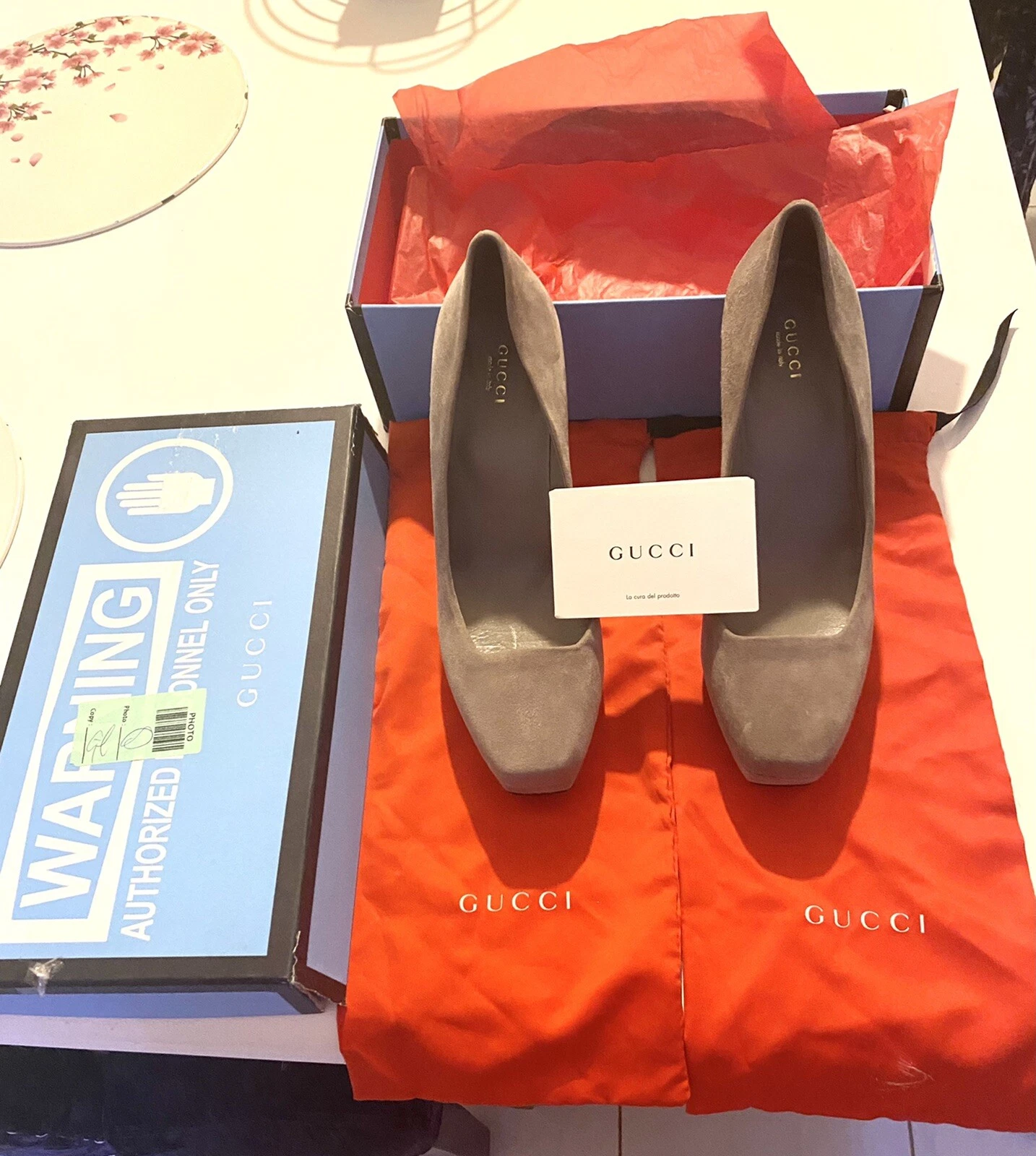 Talons plates formes en daim Gucci pour femmes 40EU UK 7 flambant neufs