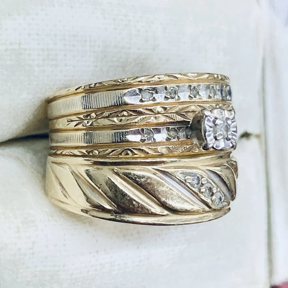 Alianza de compromiso de aniversario de diamantes de oro amarillo de 10 k de 0,05 quilates talla 7 Foto 3 de 4