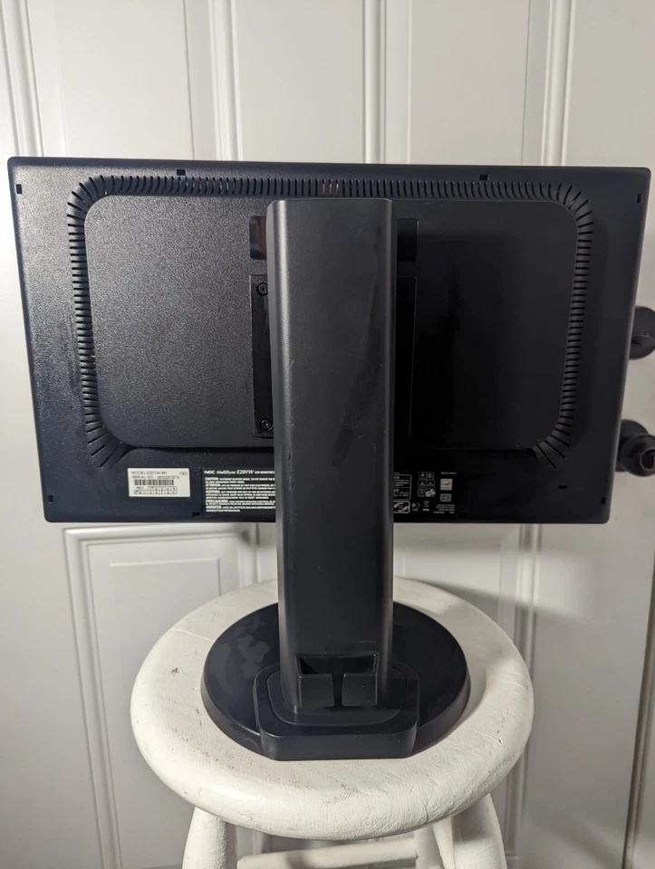 NEC 20" 1920x1080 Narrow Bezel LED-Backlit IPS Monitor Integrated Speakers - Image 3 of 4