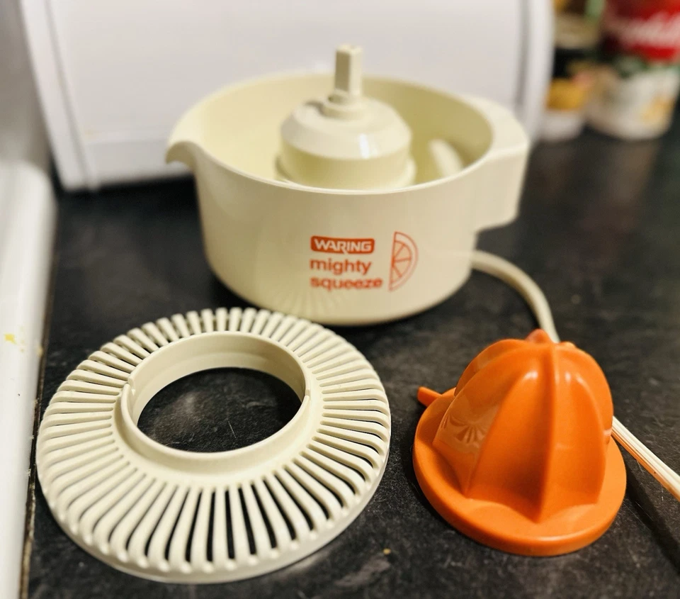 Exprimidor eléctrico de cítricos Waring Mighty Squeeze vintage naranja y blanco modelo 11JC21 Foto 2 de 3