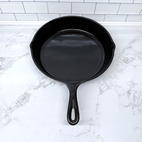 Vintage USA Lodge Cast Iron Skillet Frying Pan 10.5" Pour Spouts NEEDS TLC
