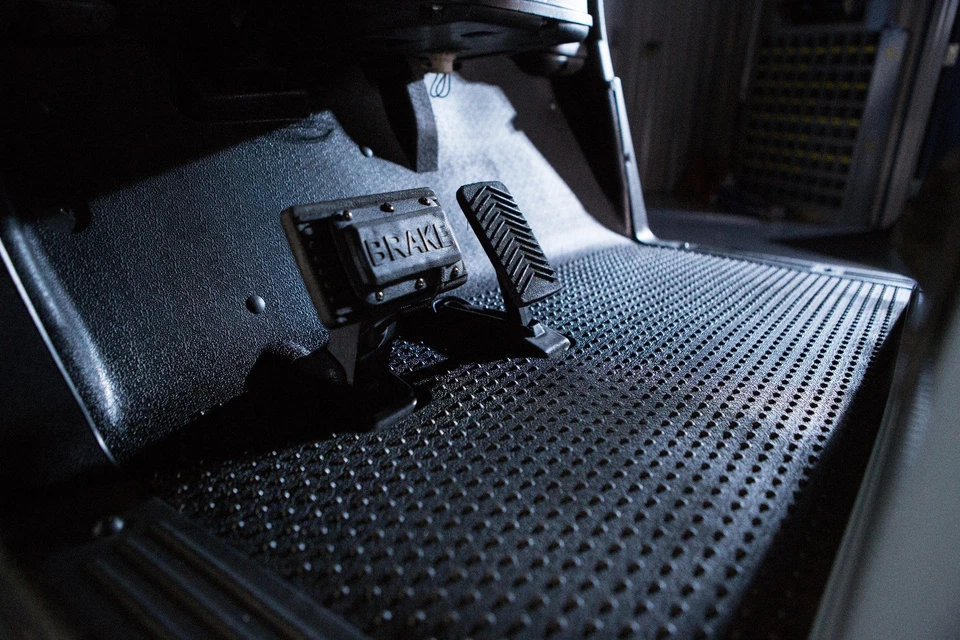 Alfombrilla para carro de golf sin orificio de bocina EZGO RXV (se adapta a modelos 2008-2022) Foto 2 de 4