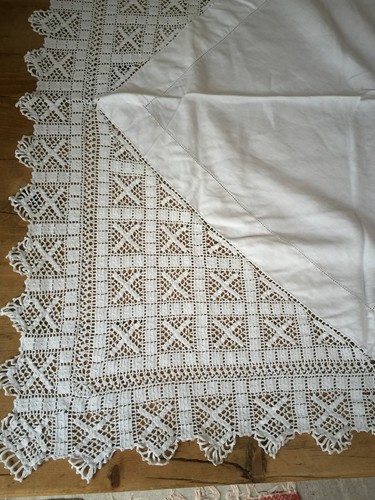 VINTAGE LINEN COTTON HAND CROCHET LACE CORNER TABLECLOTH 32" SQUARE - Picture 3 of 9