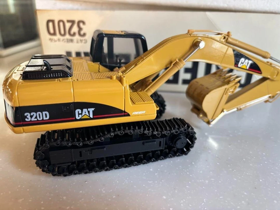 USED Caterpillar 320C Excavator - 1/40 from Japan - Image 4 of 4