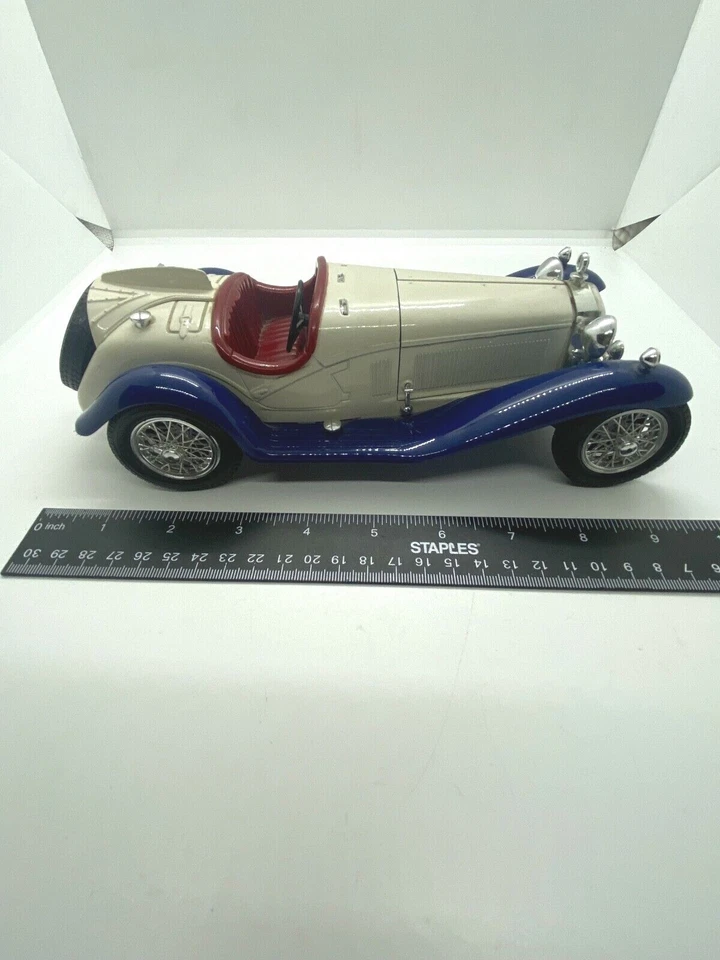 Coche modelo Bburago Italia Alfa Romeo 2300 Spider 1932 escala 1/18 blanco azul 3008 Foto 3 de 4