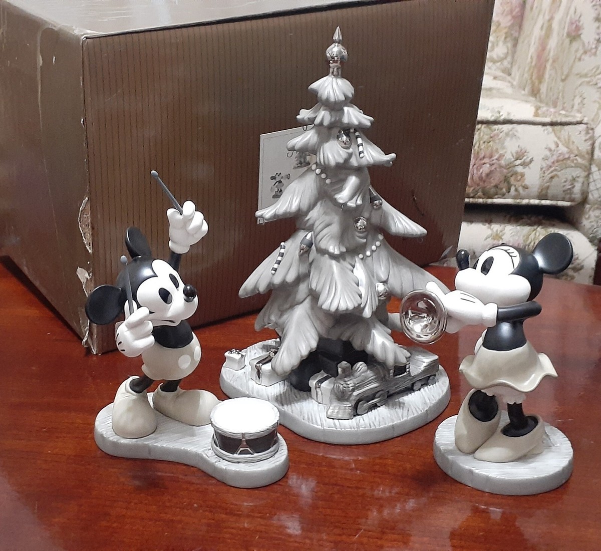 Disney~WDCC~MICKEY'S ORPHANS~HOORAY FOR THE HOLIDAYS!~46207