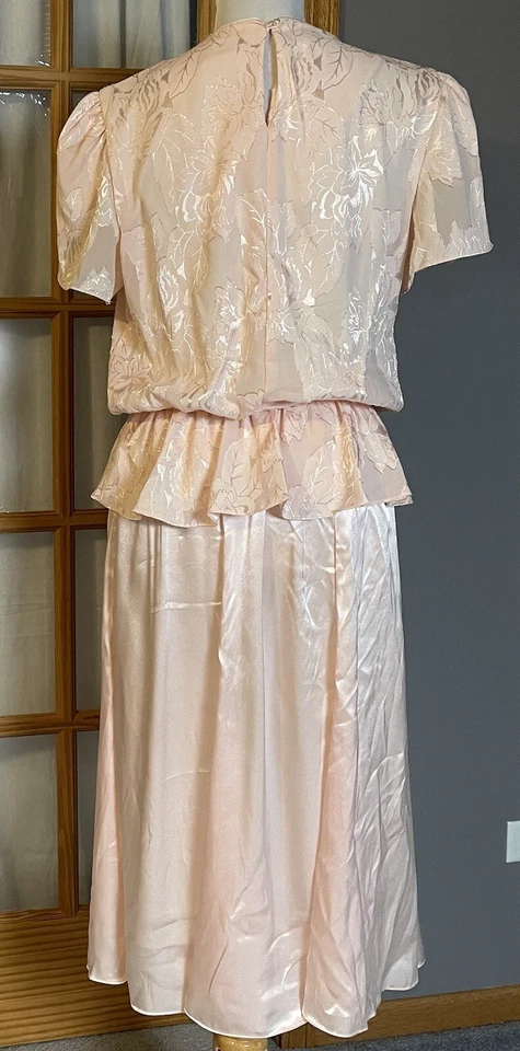 Peplum Floral Satin Dress Womens Sz 16 Midi Pink Peplum Cottagecore Boho Classic - Image 4 of 4